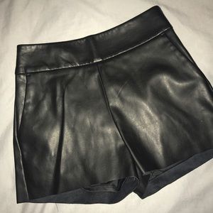 🖤 Black Leather Shorts 🖤